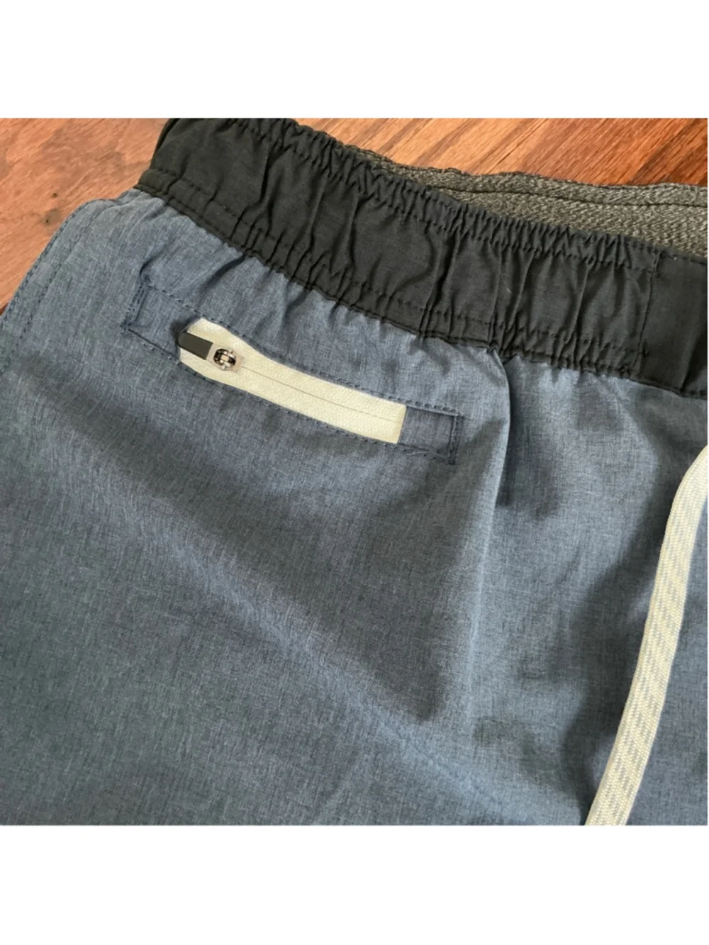 Men's Vuori Banks Shorts XXL Blue/Black Elastic Waist Athletic Board Shorts V330 - Picture 4 of 7